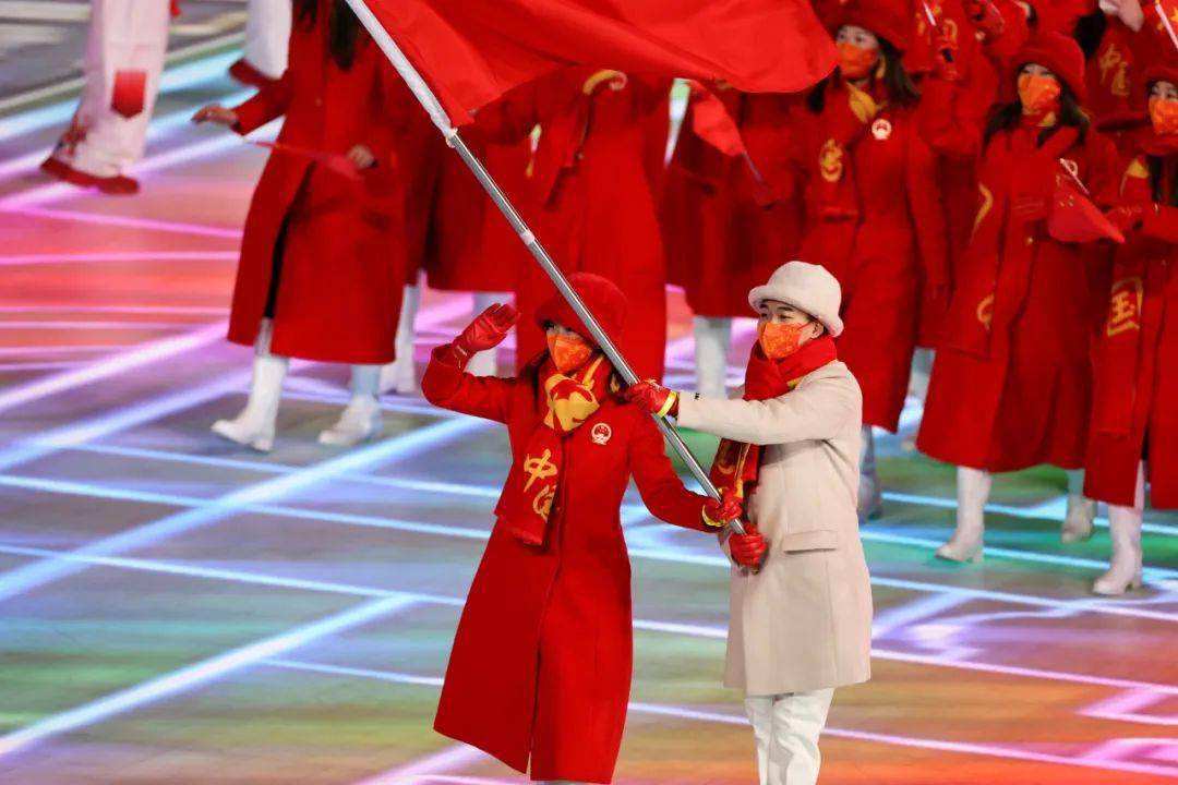 ¿Quiénes fueron los abanderados de la delegación china en la ceremonia de apertura de los Juegos Olímpicos de Invierno?