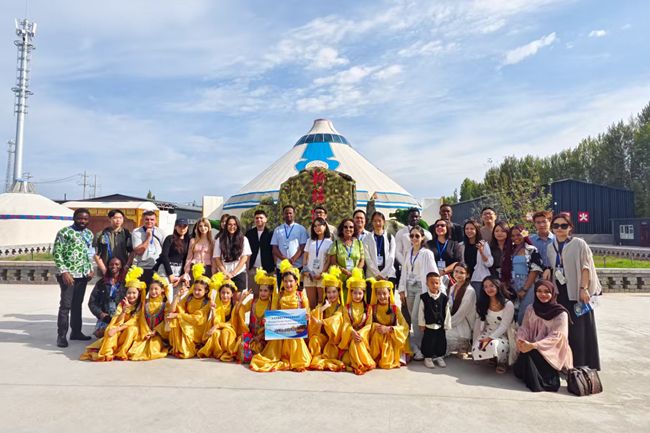 BFSU, 17 mainland universities co-host presidents forum with HKBU