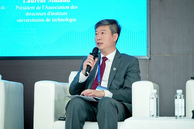 BFSU, 17 mainland universities co-host presidents forum with HKBU