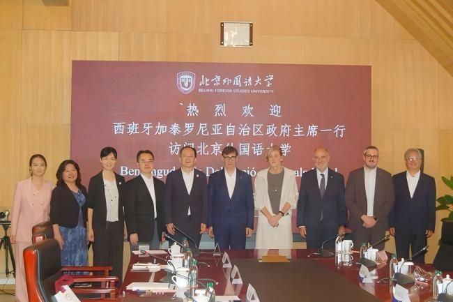 BFSU, 17 mainland universities co-host presidents forum with HKBU