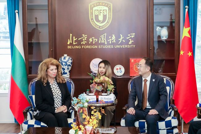 BFSU, 17 mainland universities co-host presidents forum with HKBU
