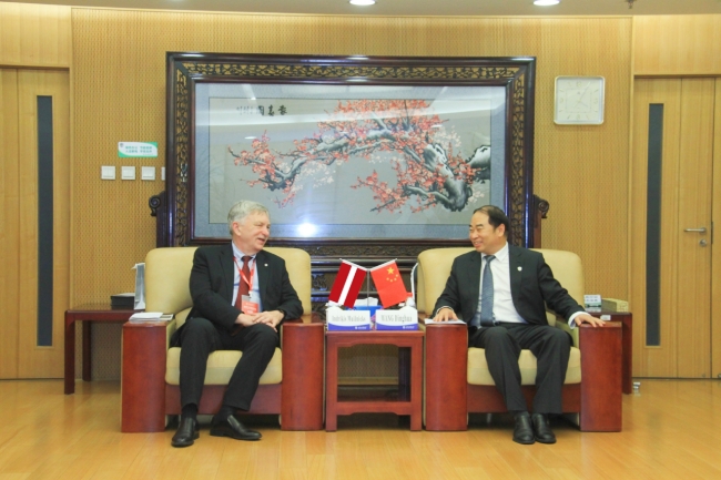 رئیس دانشگاه لتونی، آقای اندلیچیز مویرینکس، ازدانشگاه مطالعات زبانهای خارجی پکن بازدید کرد