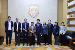 นางลิเลียนน์ พลูเมน อดีตรัฐมนตรีว่าการกระทรวงการค้าต่างประเทศและความร่วมมือเพื่อการพัฒนาของเนเธอร์แลนด์ เยือนมหาวิทยาลัยภาษาต่างประเทศปักกิ่ง