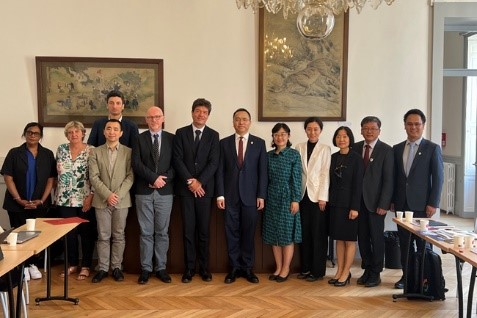 وفد برئاسة يانغ دان رئيس جامعة الدراسات الأجنبية ببكين يزور فرنسا والمملكة المتحدة وسويسرا