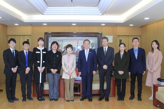 BFSU, 17 mainland universities co-host presidents forum with HKBU