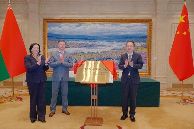 BFSU, 17 mainland universities co-host presidents forum with HKBU