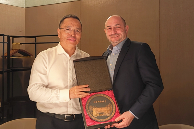 Carl W. Lejuez, President Ekzekutiv dhe Zëvendëspresident i Parë i Universitetit Stony Brook, viziton BFSU