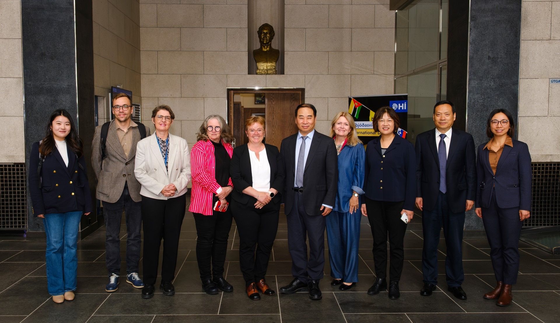 BFSU, 17 mainland universities co-host presidents forum with HKBU