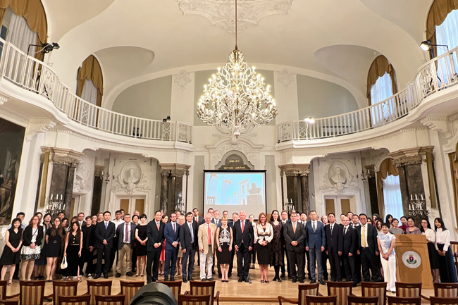 BFSU, 17 mainland universities co-host presidents forum with HKBU